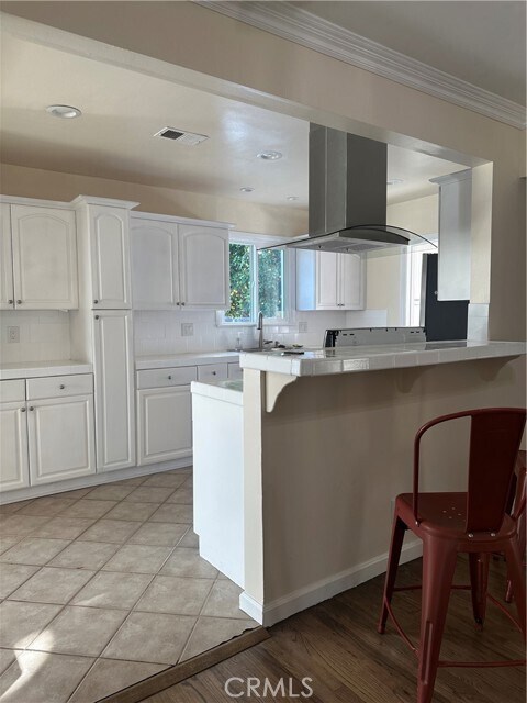 Building Photo - 6447 Balcom Ave