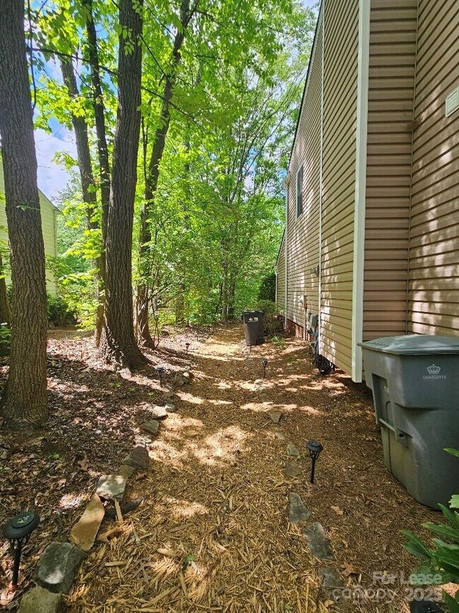 Building Photo - 4015 Brownes Ferry Rd
