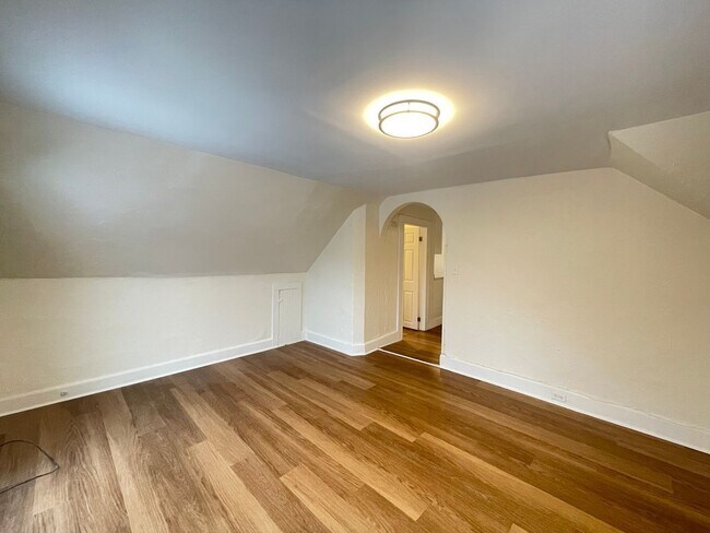 Building Photo - 33 Malvern St