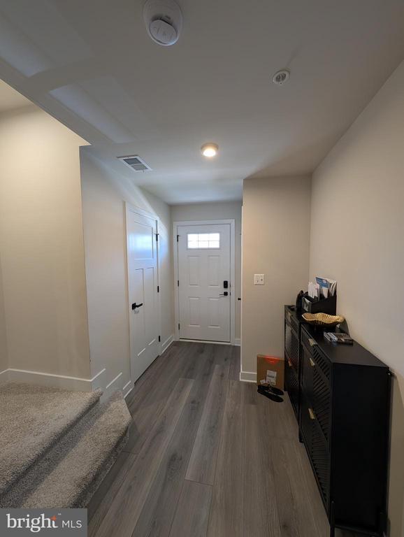 Building Photo - 16141 Meadow Glenn Dr