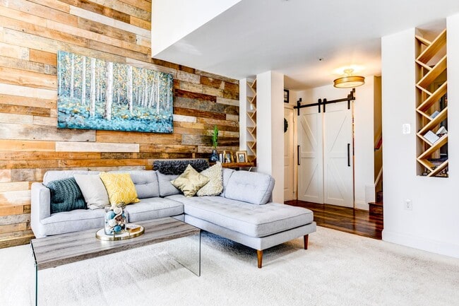Building Photo - Rare Top-Floor, 2-Level Luxury End-Unit Condo with Loft in Alexandria!