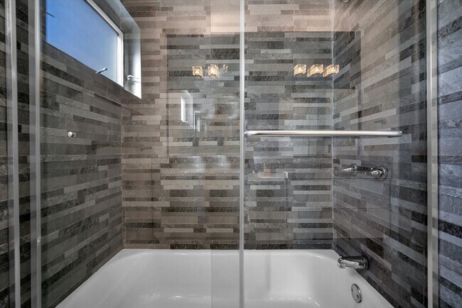 Building Photo - Beautiful Hollywood home in quiet neighborhood