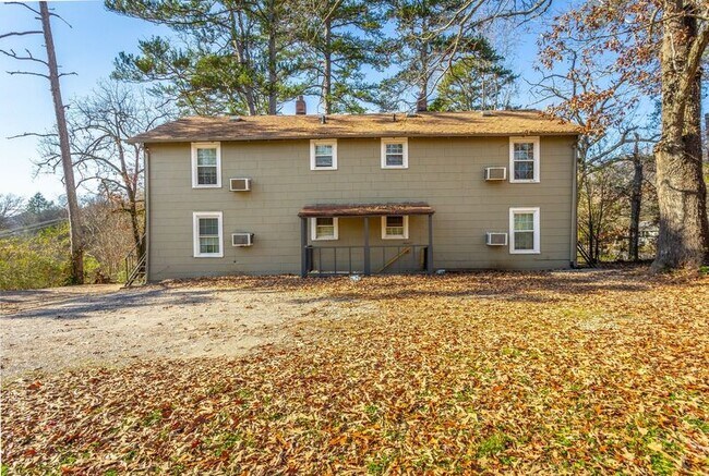 Building Photo - 311 Hedgewood Dr