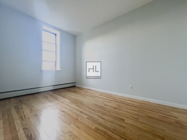 Building Photo - 40-04-40-36 36th Ave