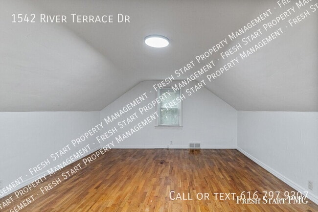 Building Photo - 1542 River Terrace