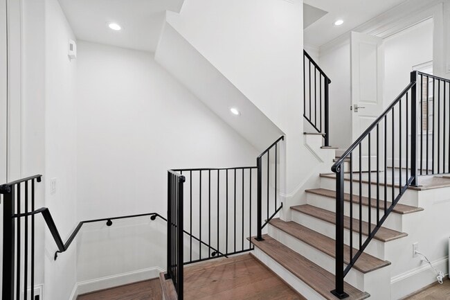 Building Photo - 2174 Briarglen Dr