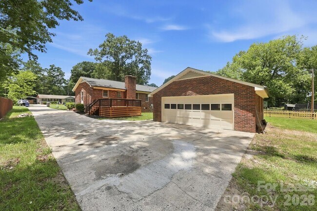 Building Photo - 6299 Spring Ct Ln