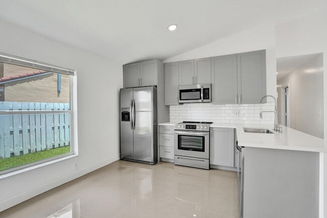 Building Photo - 17866 SW 10th Ln