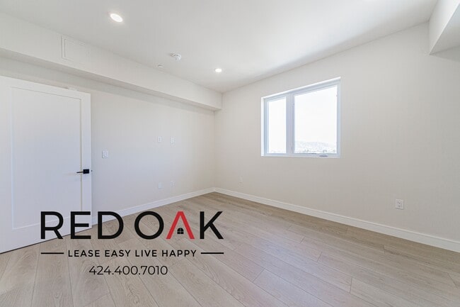 Building Photo - 5320 Cartwright Ave