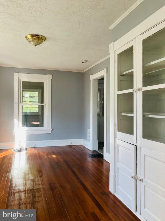 Building Photo - 20 W Clifford St