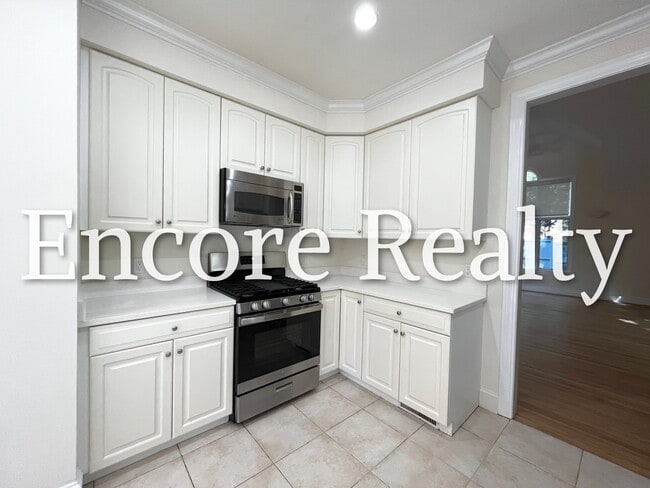 Building Photo - 906 W Roxbury Pky