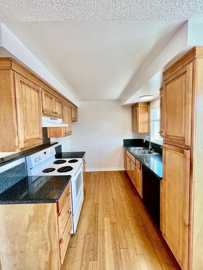 Building Photo - 1218 Amethyst St