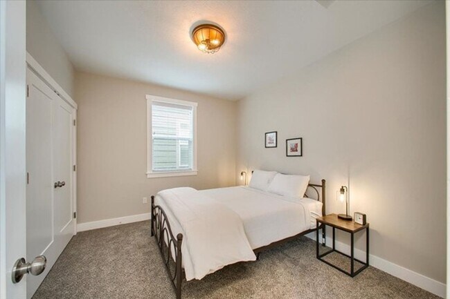 Building Photo - Stunning newer home in a great Boise location