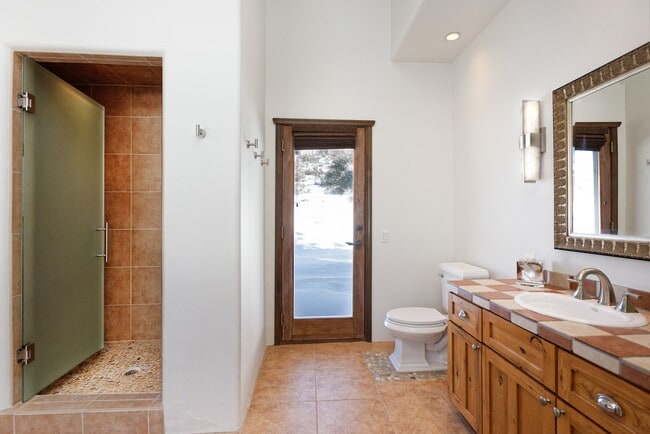 Building Photo - 661 Green Meadow Dr