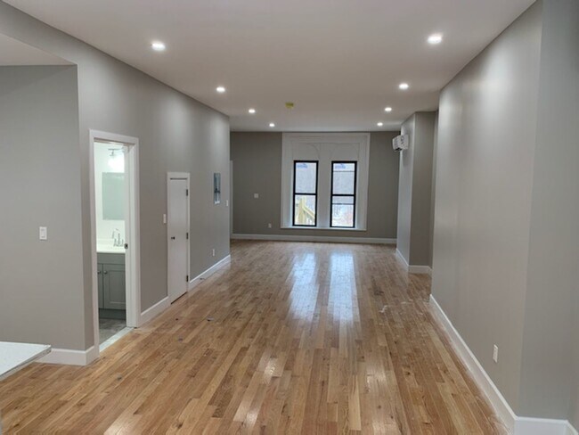 Building Photo - 102 Colonie St