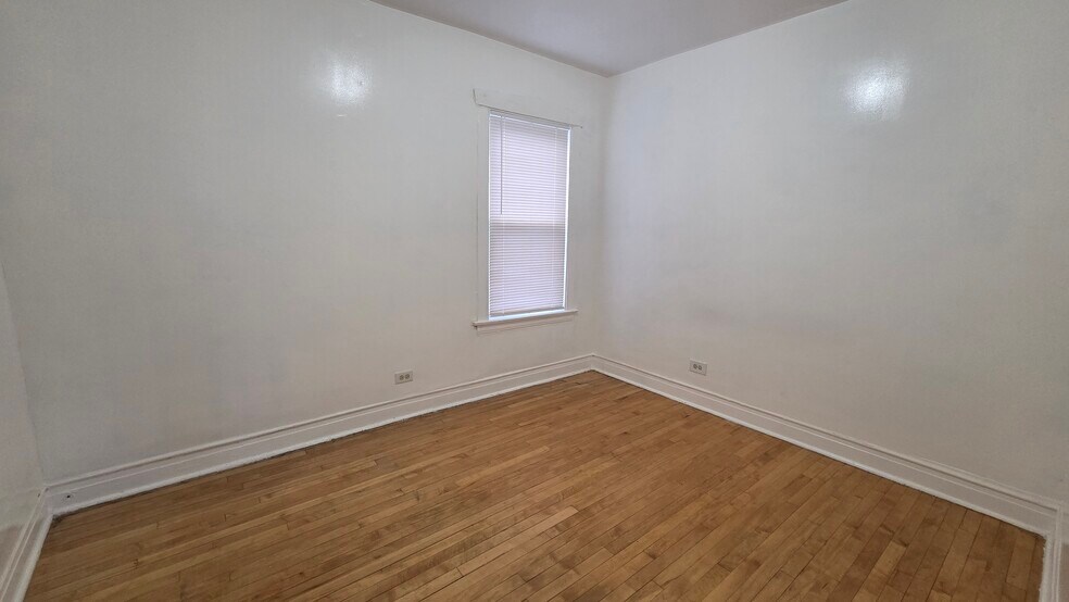 Building Photo - 2446 N Rutherford Ave