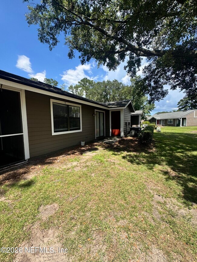 Building Photo - 8343 Westover Ct