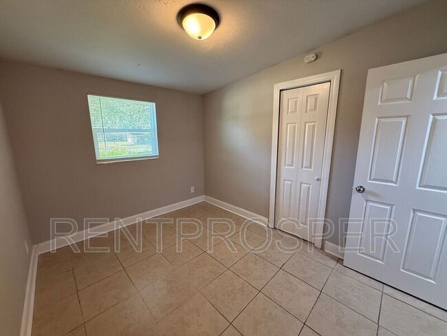 Building Photo - 1192 Maxey Dr