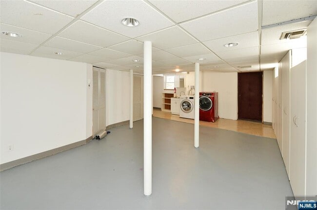 Building Photo - 79 Grand St