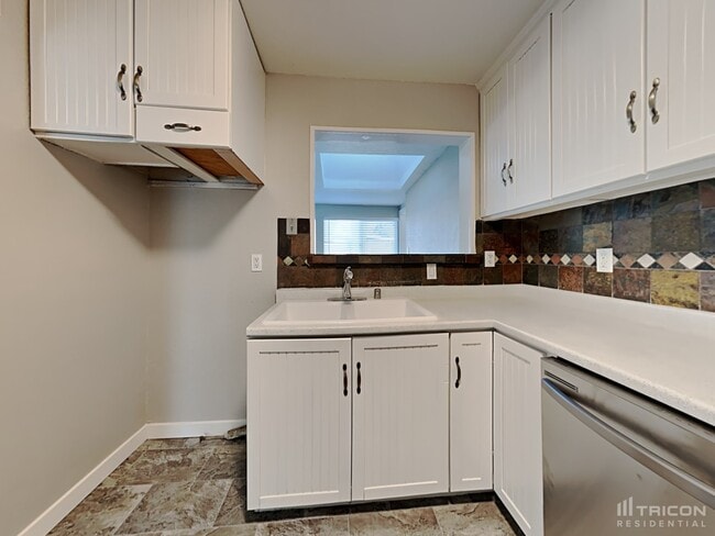 Building Photo - 308 Grape St