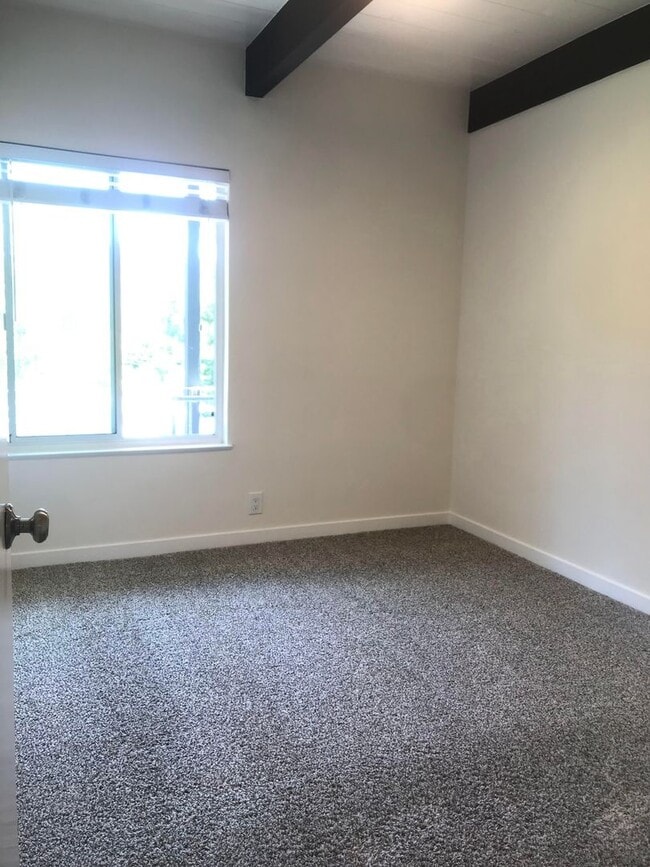 Building Photo - Tranquil and Remodeled 2BR/1BA Updated Uni...