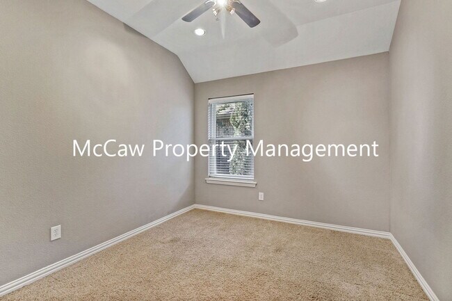 Building Photo - 604 Creekside Dr