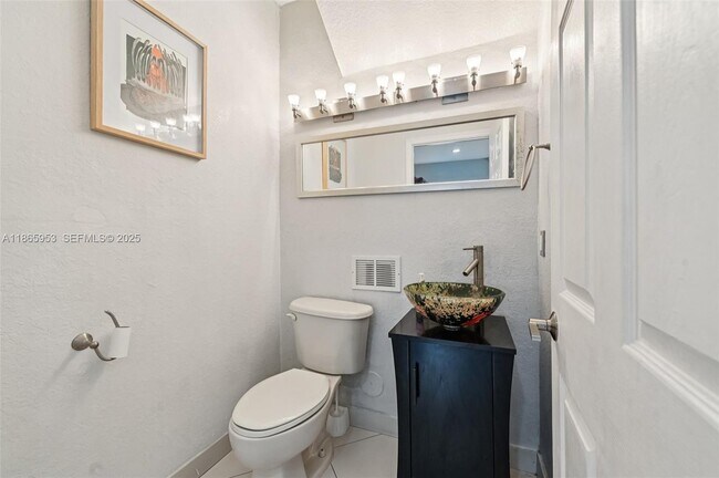 Building Photo - 3228 SE 3rd Dr