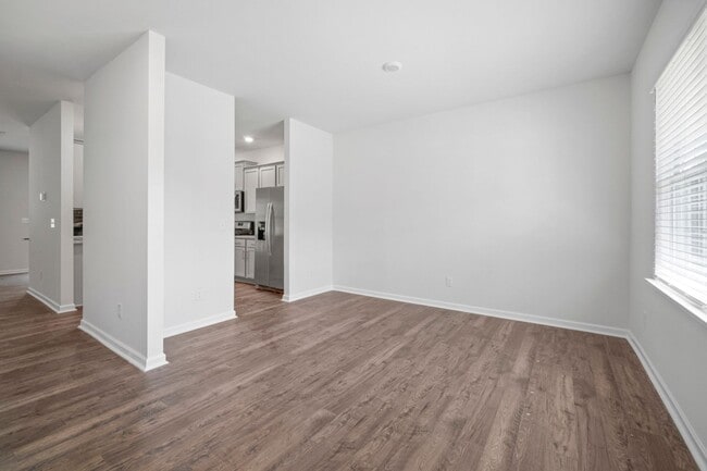 Building Photo - Brand New 5 Bedroom 3 full baths