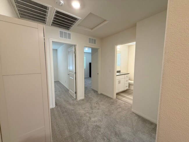 Building Photo - Modern Townhome Near Lone Mountain | Gated & Pool