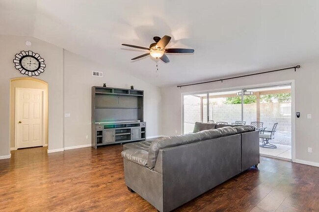 Building Photo - Terrific home in great Gilbert neighborhood!