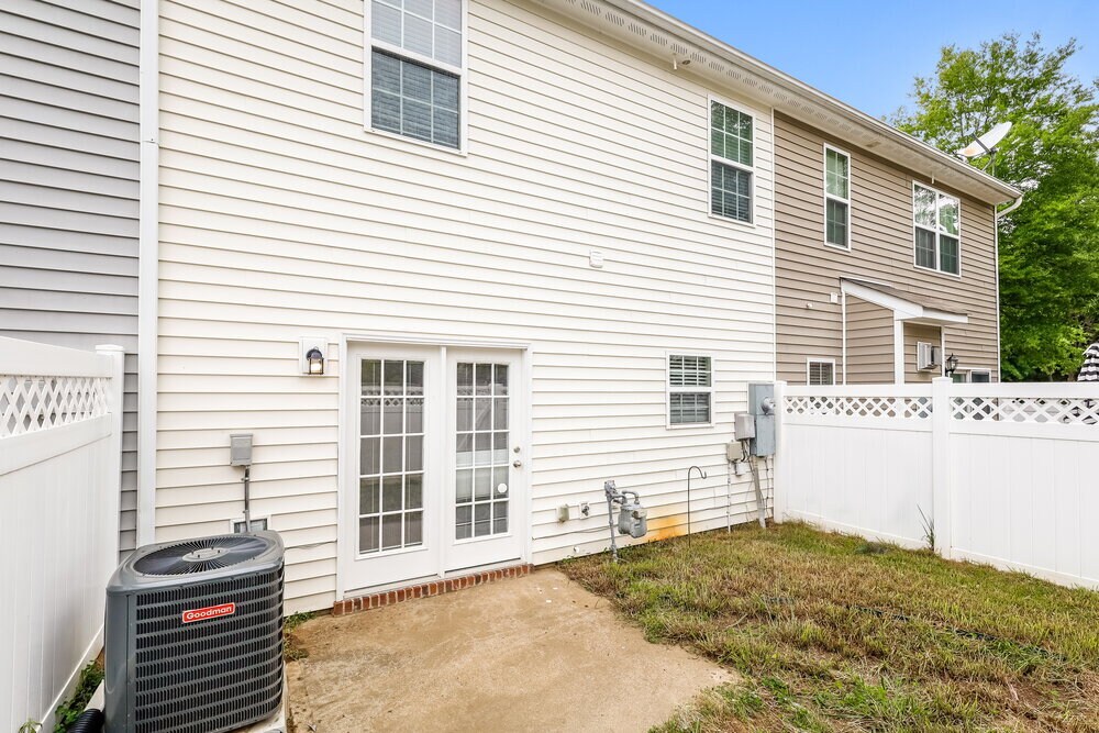 Building Photo - 14072 Singleleaf Ln