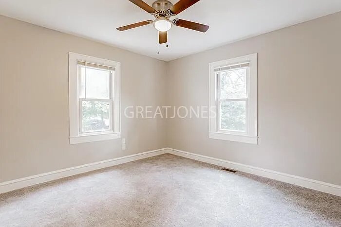 Building Photo - 105 Phillips St