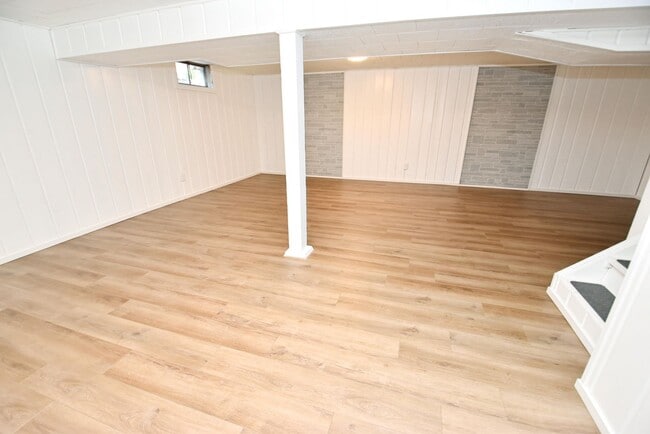 Building Photo - Close to Notre Dame, 3 bedroom home with 2...