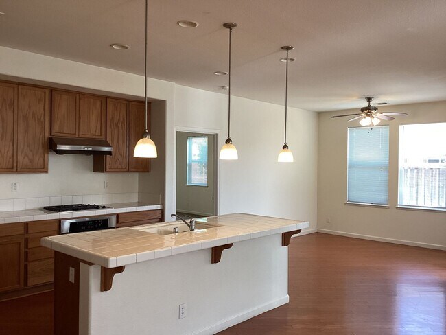 Building Photo - 5162 W Home Ave