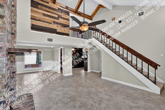Building Photo - 593 King Cir