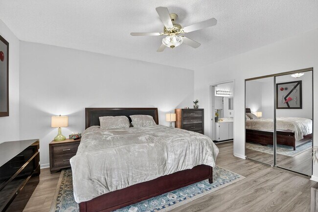 Building Photo - 6193 Pointe Regal Cir