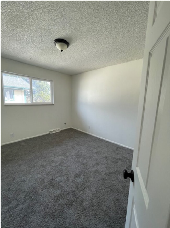 Building Photo - Triplex townhome blocks away from Anshutz ...