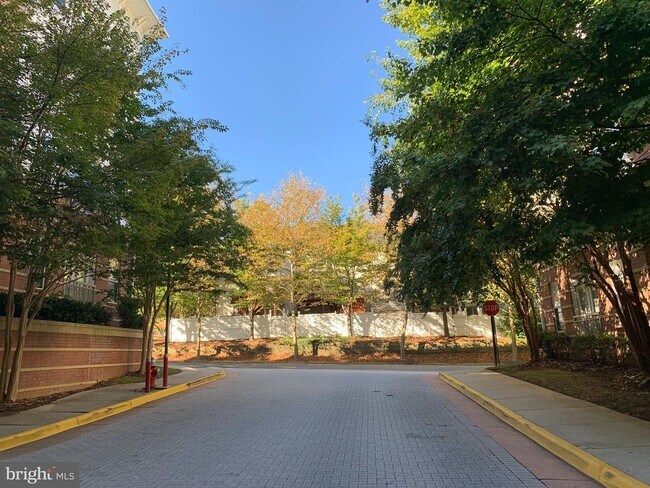 Building Photo - 2791 Centerboro Dr