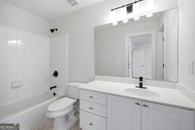 Building Photo - 166 Windrift Dr