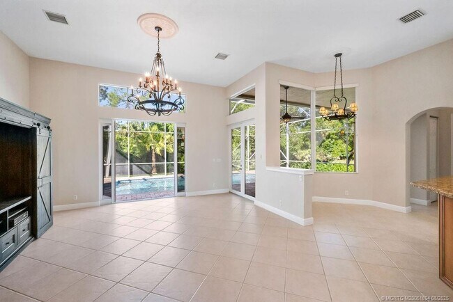 Building Photo - 511 SW Squire Johns Ln