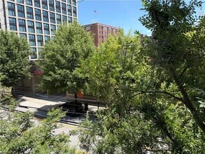 Building Photo - 620 Glen Iris Dr NE