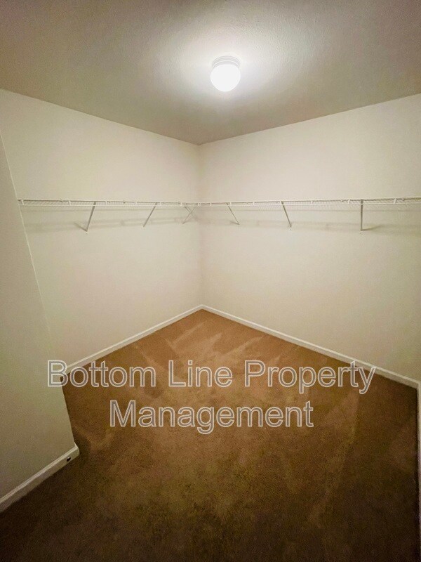Building Photo - 5316 Park Brook Dr