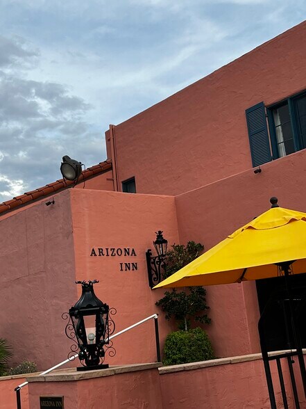 Building Photo - 1512 N Forgeus Ave