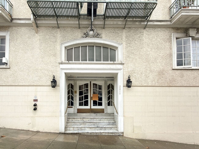 Building Photo - 2211 California St
