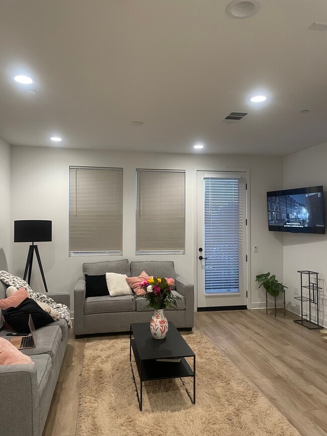 living room - 2560 Valentina Way