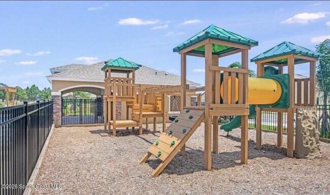 Building Photo - 487 Old Country