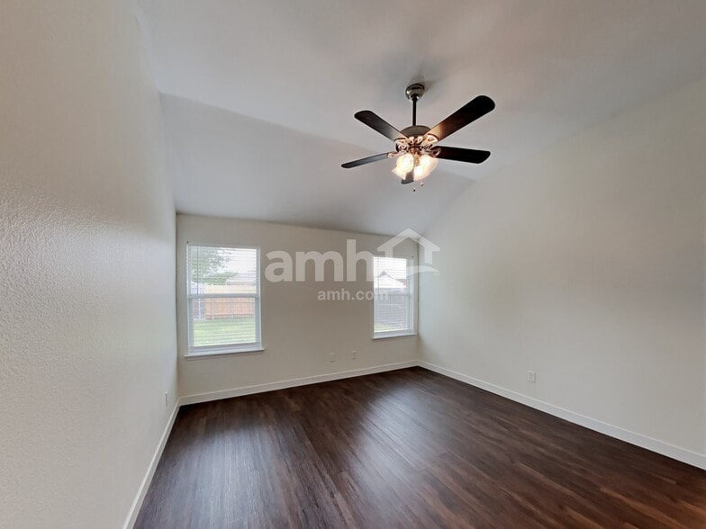 Building Photo - 120 Jennings Dr