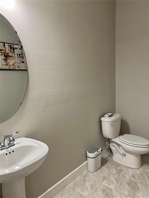 Building Photo - 5353 Royal Point Ave