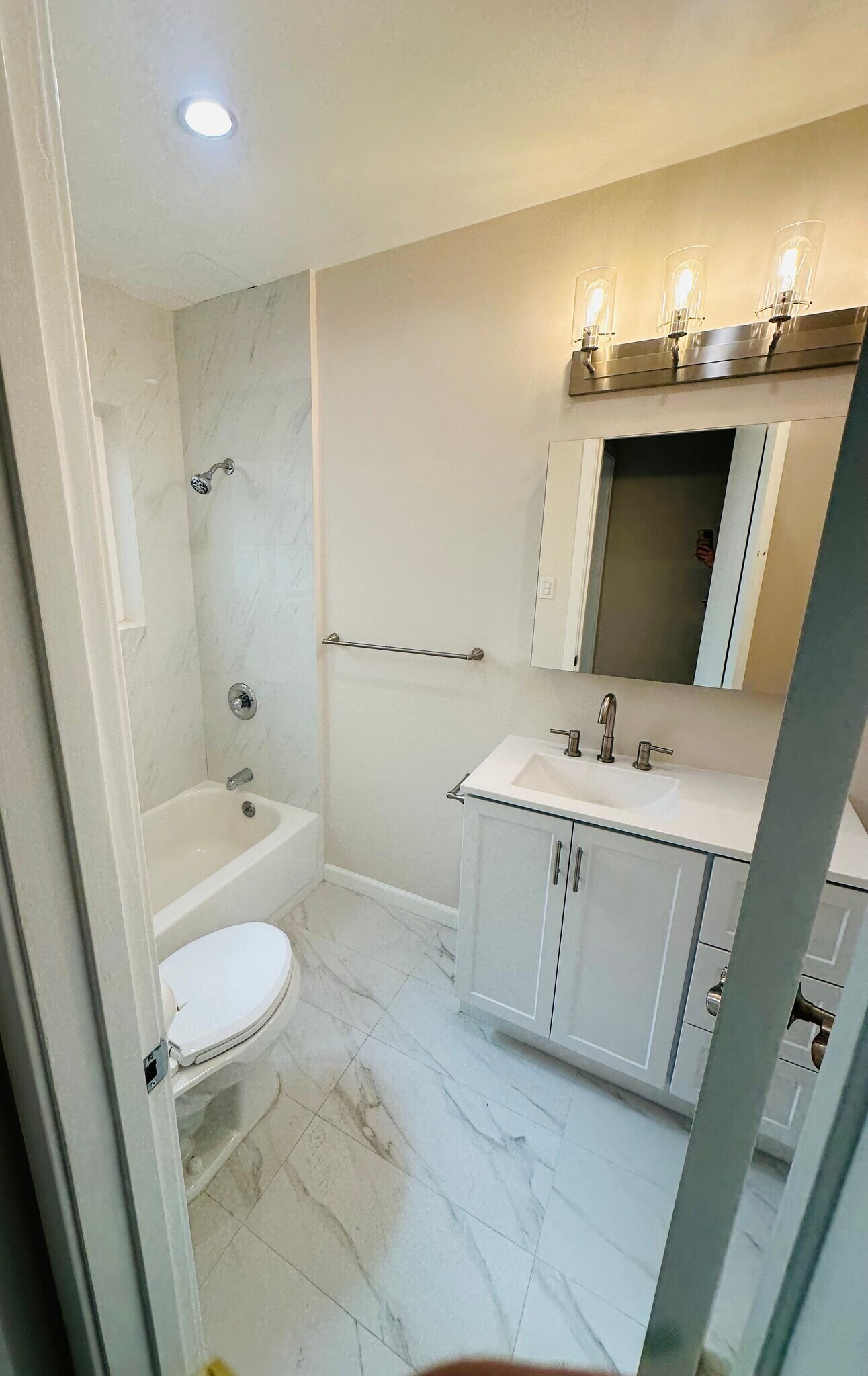 Building Photo - 325 E Verdugo Ave