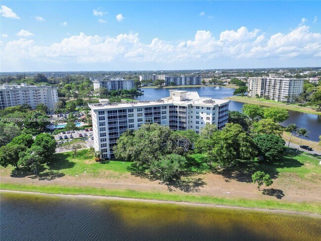 Building Photo - 2940 N Course Dr